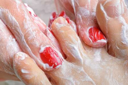 Cherche femme pour premier footjob(chaussettes ok)