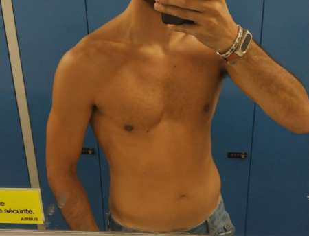 HOMME BISEX DISPONIBLE POUR COUPLES OU FEMME