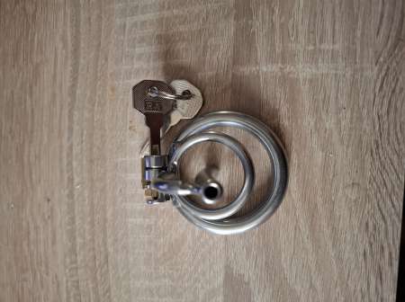 Cage de chasteté et plug a vendre