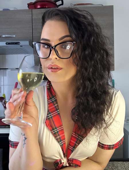 Belle Tania Portugaise efféminé