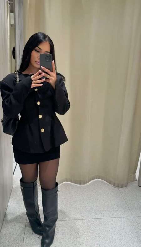 Jeune étudiante cherche money slave