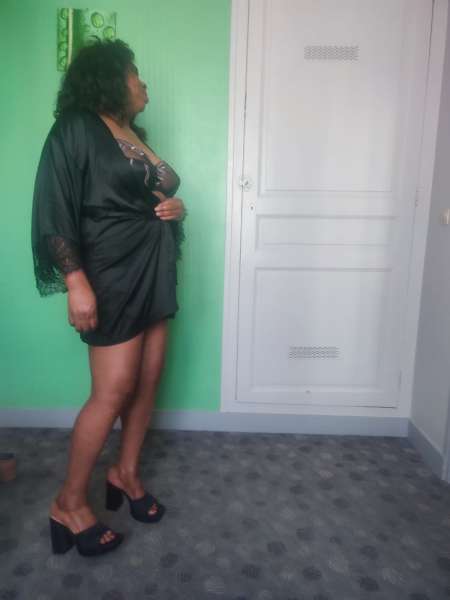 Femme Noir kadiatou simpathique pour Massage — photo 2