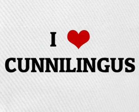 Homme cherche femme pour lui faire un cunnilingus.