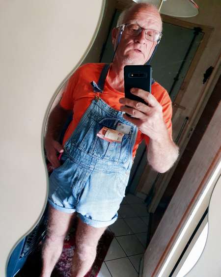 vieux Pigeon soumis de 65a pour gater jeune fille — photo 3